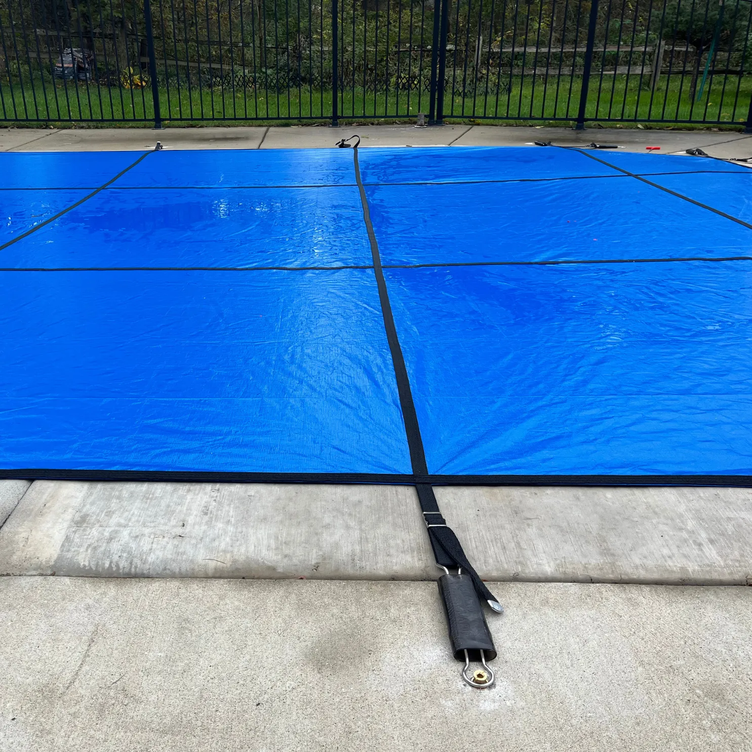 16' x 32' Rectangle Aquamaster 100% Solid Safety Pool Cover