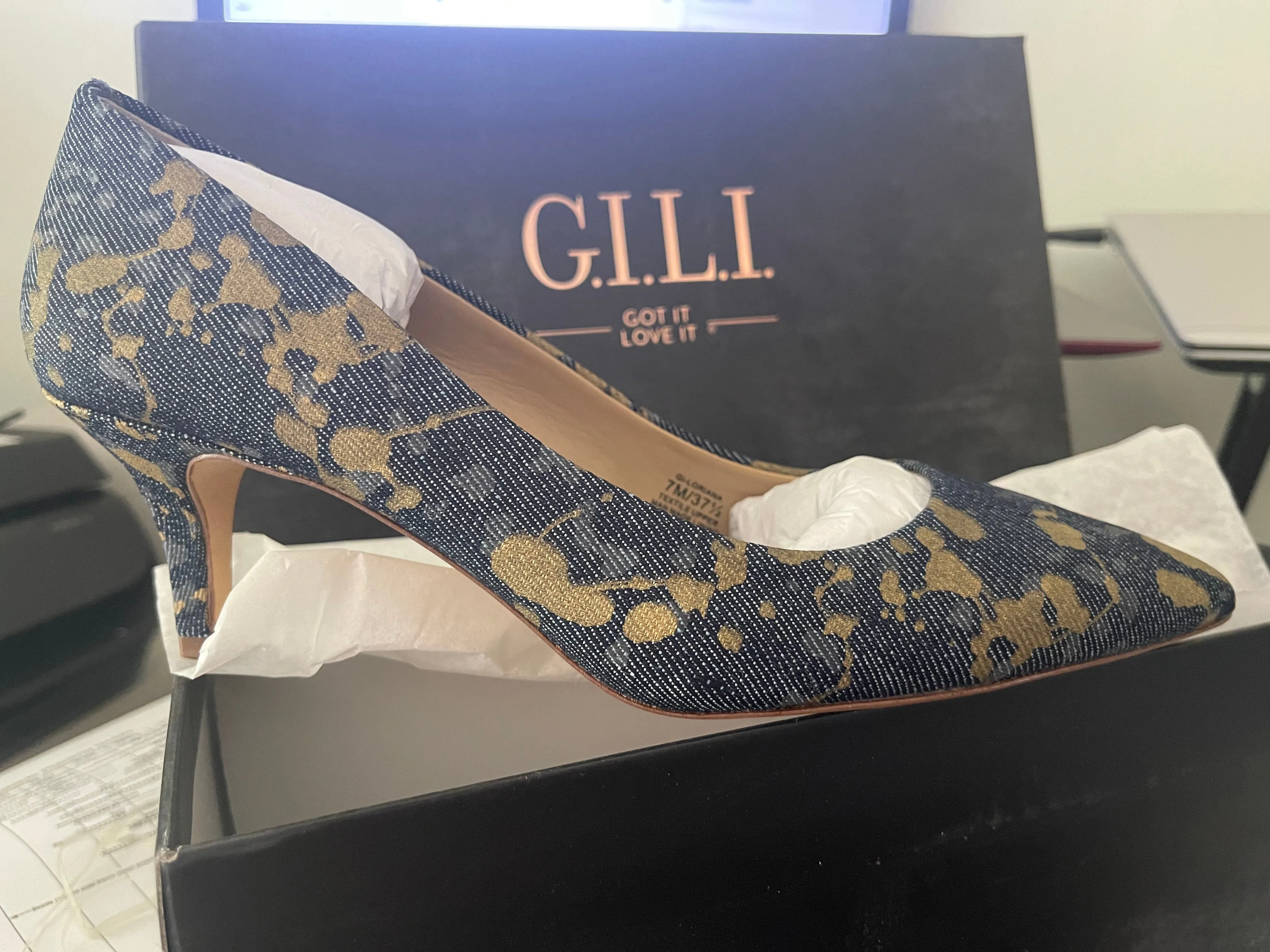 G.I.L.I. Pointed Toe Mid-heel Pumps, Georgette, Size 7