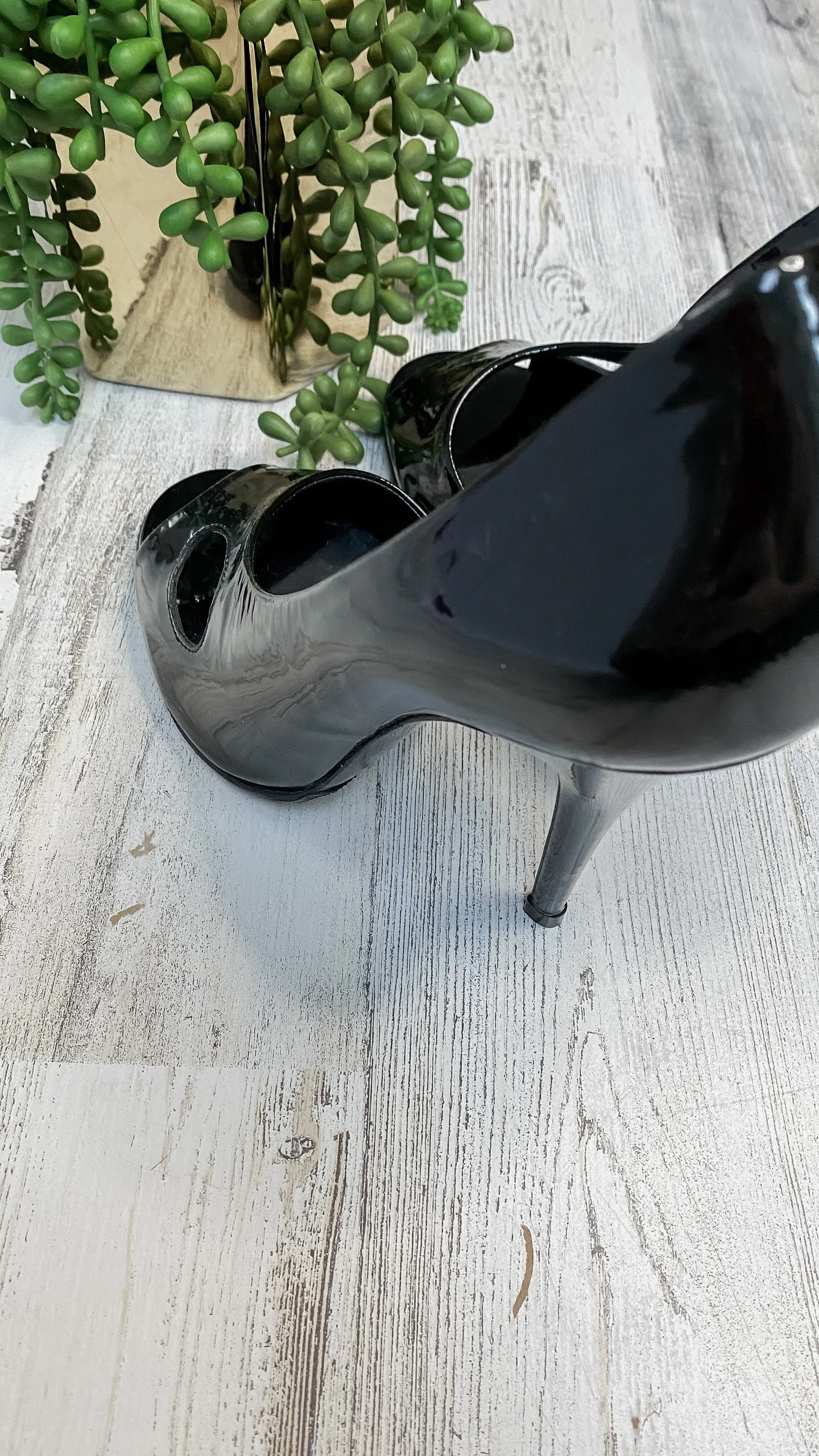 Givenchy Black Patent Leather D’Orsay Peep Toe Cut Out Heels (38/8)